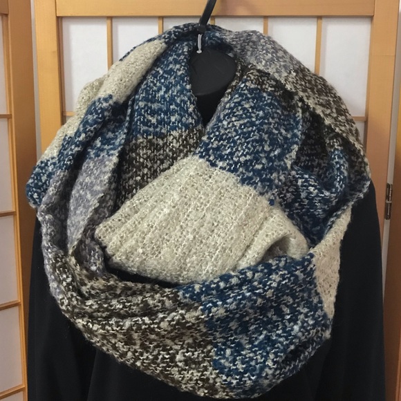 Infinity scarf - Picture 1 of 2